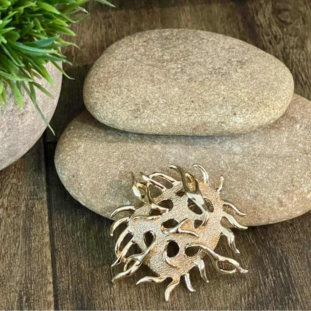 vintage Sarah Coventry Sea Urchin gold-tone brooch.